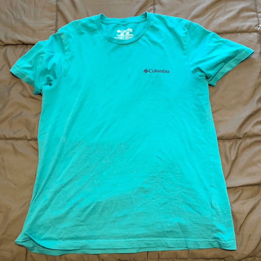 Columbia t shirt